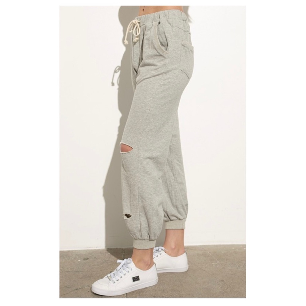 42 $20 start❤️ Comfy gray distressed joggers with pockets - Picture 4 of 5